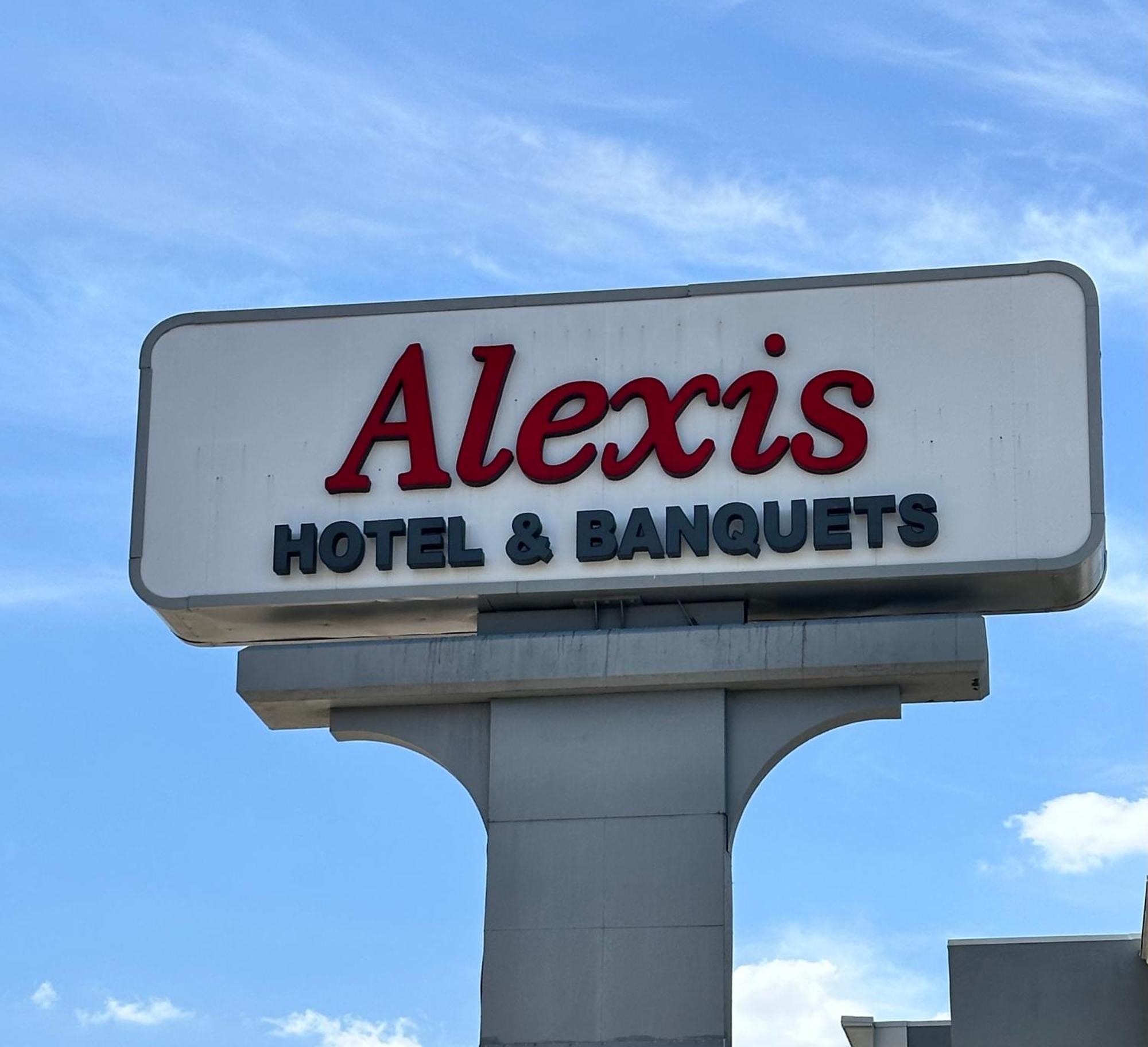Alexis Hotel & Banquets Dallas Park Central Galleria Buitenkant foto